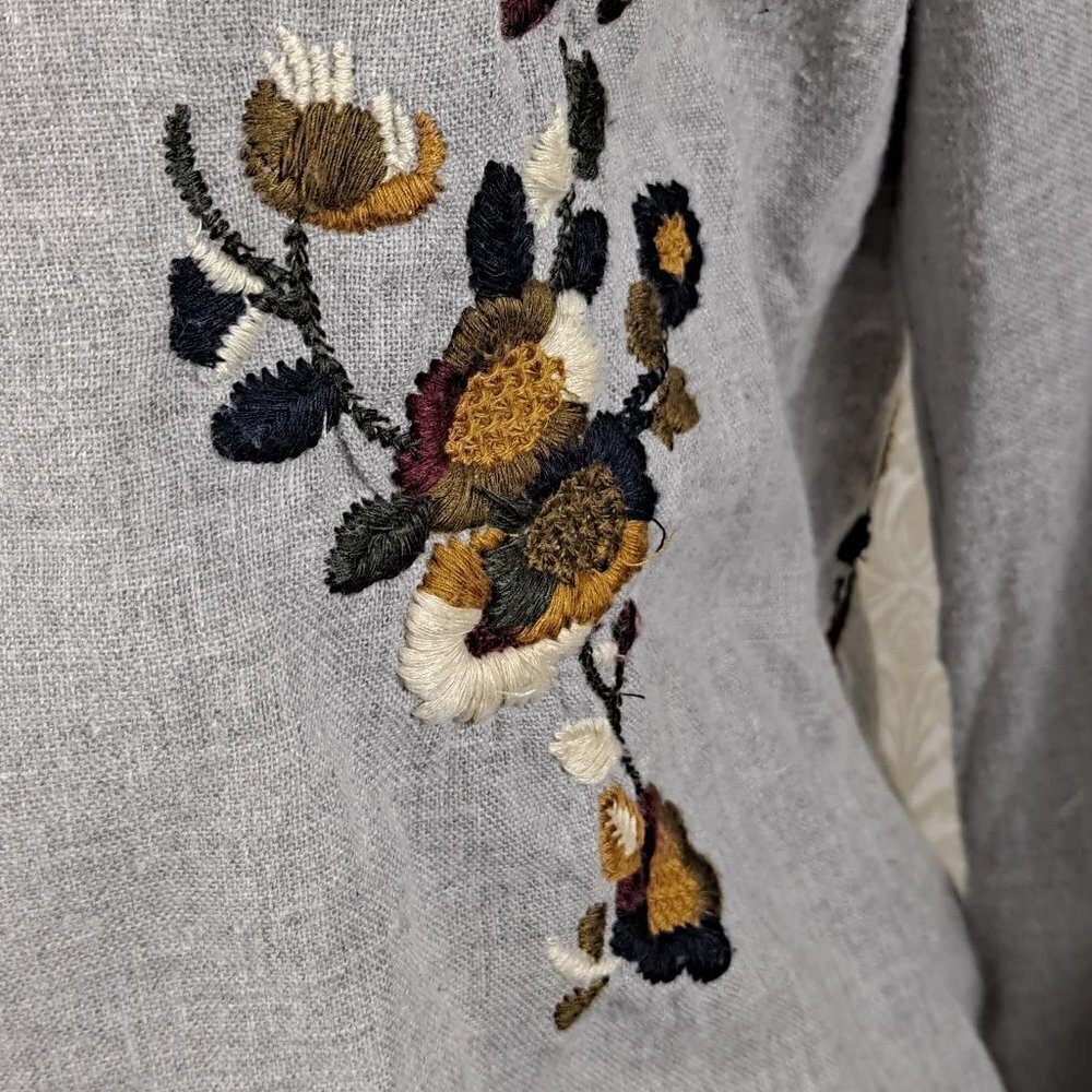 Zara Basic Collection Size Xs Gray Embroidered Fl… - image 3